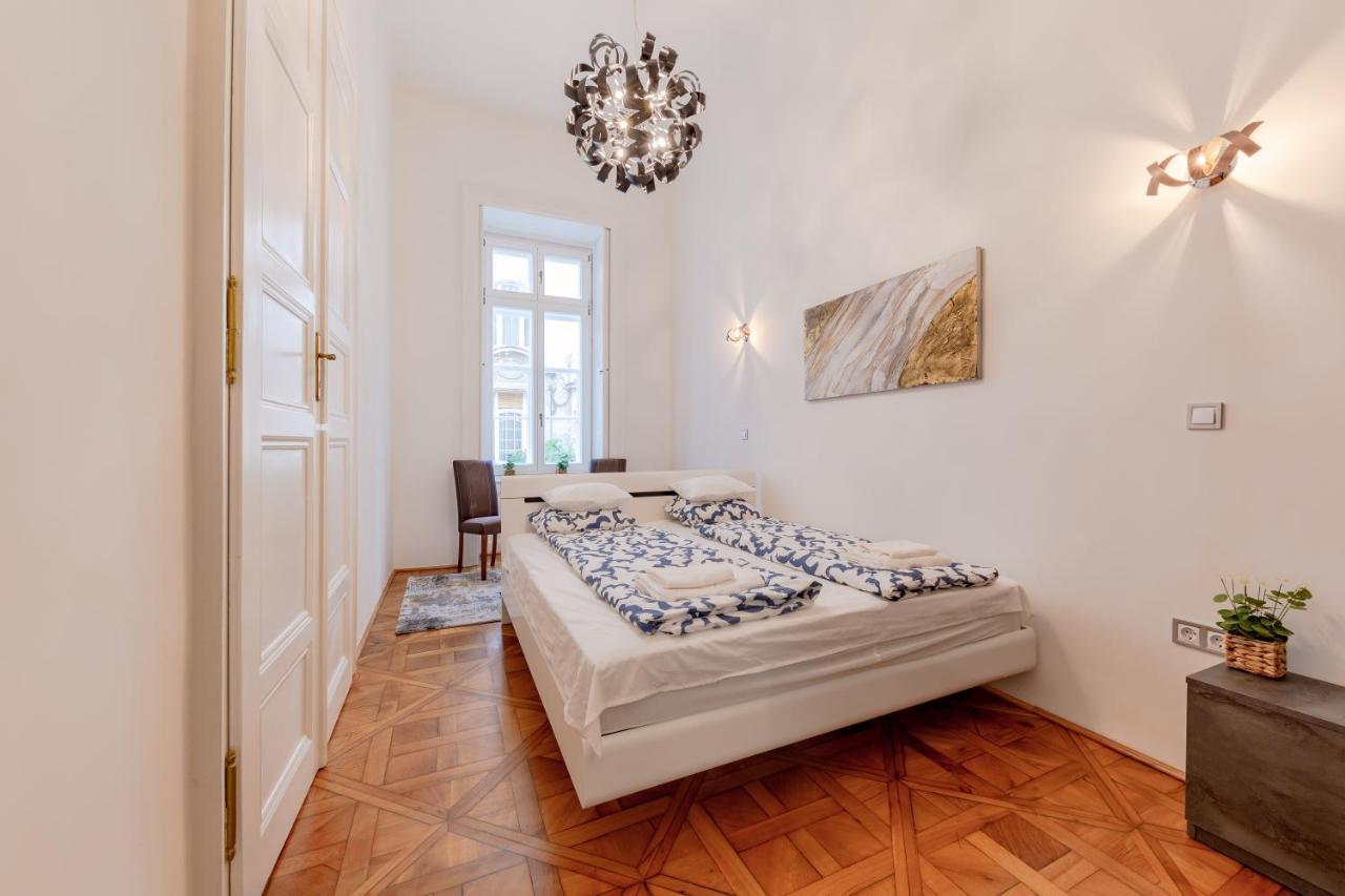 La Fortezza Panzio Budapest Luaran gambar